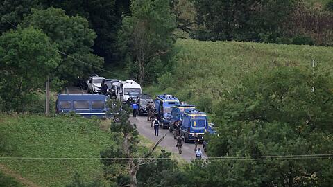Mit einem Gro&szlig;aufgebot hatten die Polizei sowie Freiwillige nach dem vermissten Kind gesucht.