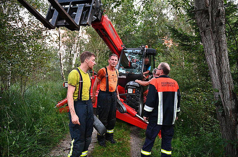 Spektakuläre Rettungsaktion in Grassau: Die Feuerwehr befreite ein Pferd aus dem moorastigem Untergrund.