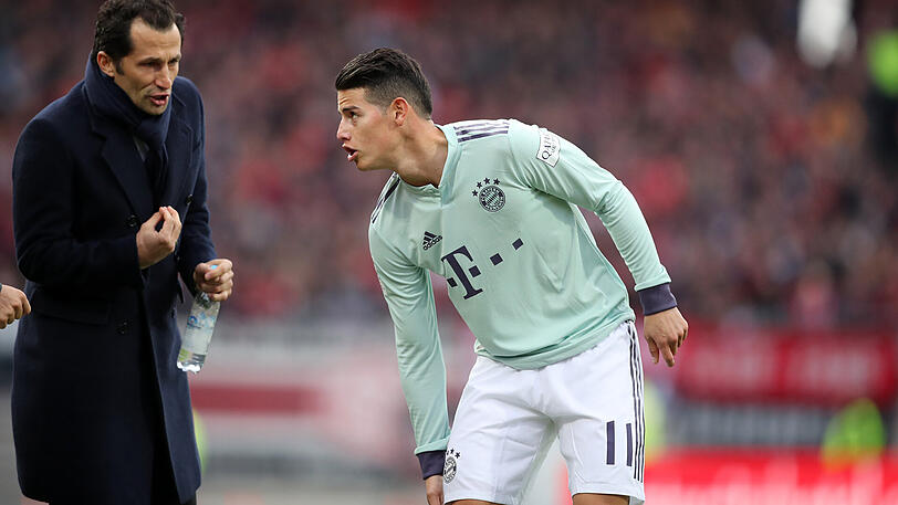 Übersetzer: Hasan Salihamidzic (li.) bei der Auswechslung von James.