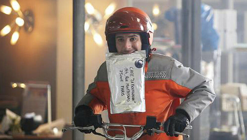 Sam (Michael Youn) arbeitet in "Paris Express" als Courier und muss gefährliche Aufträge erledigen Sam (Michael Youn) arbeitet in "Paris Express" als Courier und muss gefährliche Aufträge erledigen
