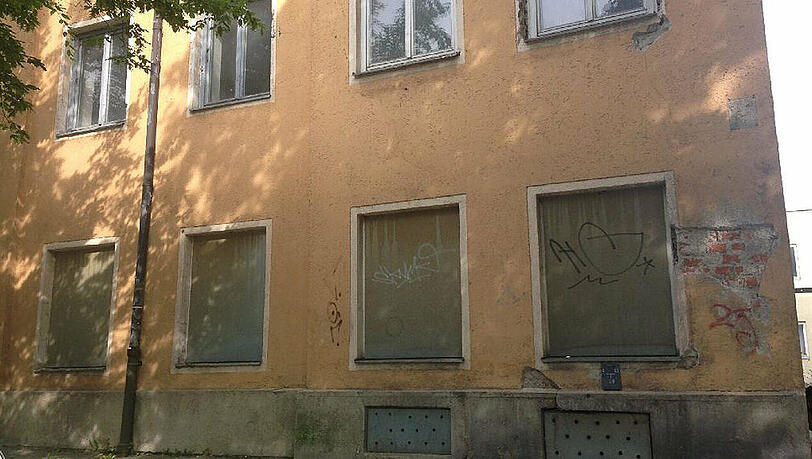 Das Vorderhaus kurz vor seinem Abriss 2013. Das Vorderhaus kurz vor seinem Abriss 2013.