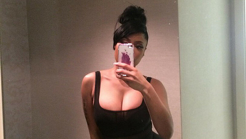 Gute Aussichten: Nicki Minaj lässt auf diesem Selfie tief blicken Gute Aussichten: Nicki Minaj lässt auf diesem Selfie tief blicken