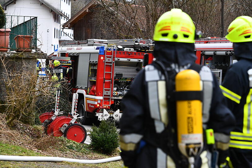Der Sachschaden beträgt 35.000 Euro - die Ursache für den Kellerbrand ist derzeit noch unklar. Die Bilder vom Feuerwehreinsatz.