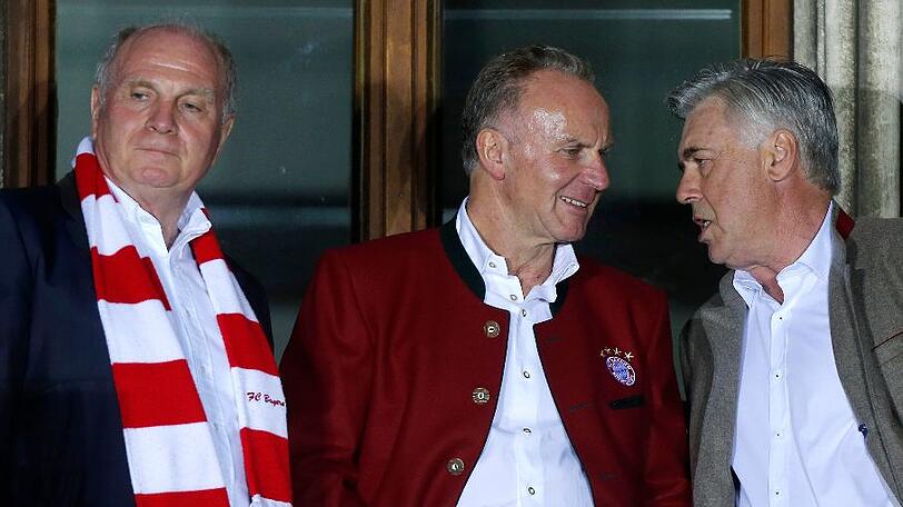 Vertrauensverhältnis &ndash; auch wenn sie sich nicht immer einig sind: Uli Hoeneß (links) und Karl-Heinz Rummenigge.	Rechts: Single-Trainer Carlo Ancelotti.
