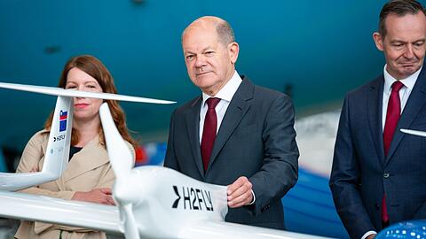 Er sei überzeugt, dass der Luftfahrtstandort Deutschland eine "sehr gute Zukunft" habe, sagt Kanzler Scholz bei der Nationalen Luftfahrtkonferenz in Hamburg.