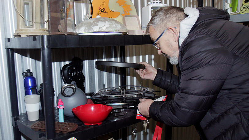 Ein Raclette-Grill, Laternen oder Brettspiele: Im Tauschraum gibt es allerhand. Das Spannende: Das Angebot ändert sich ständig. Denn wer etwas mitnimmt, hinterlässt einen neuen Gegenstand.