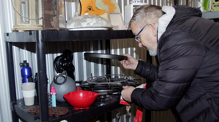 Ein Raclette-Grill, Laternen oder Brettspiele: Im Tauschraum gibt es allerhand. Das Spannende: Das Angebot ändert sich ständig. Denn wer etwas mitnimmt, hinterlässt einen neuen Gegenstand.