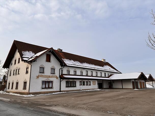 Statt Wirtshaus ein Kindergarten? Kostenm&auml;&szlig;ig nicht sinnvoll, warnt B&uuml;rgermeister Manfred Reithmeier (UWR).