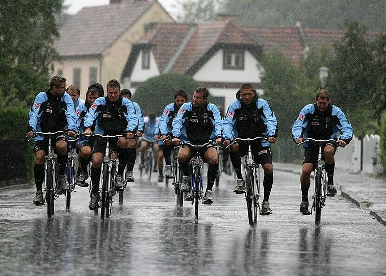 Die Löwen radeln: Zuletzt stand beim Trainingslager in Bad Radkersburg eine Fahrradtour an. Das Bild stammt aus dem Sommer 2009