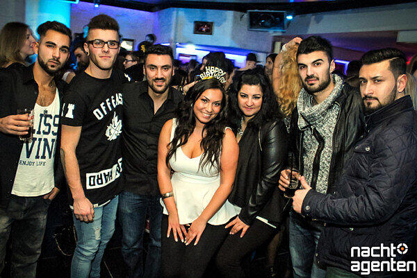 Die besten Partybilder vom Samstag. Hier aus dem Crown's Club.