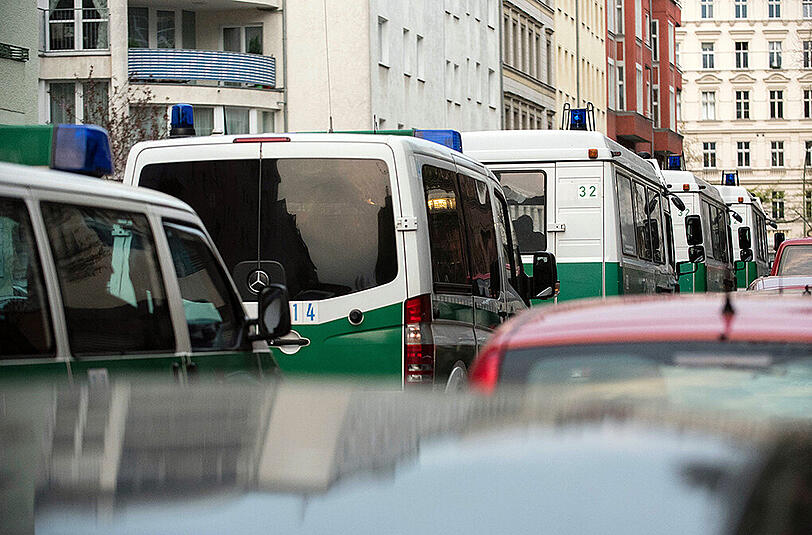 SEK-Großrazzia bei einem arabischen Familienclan in Berlin. Die Bilder.
