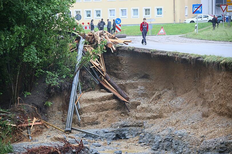 Land unter in Niederbayern: Im Landkreis Rottal-Inn treten unzählige Bäche und Flüsse über die Ufer.