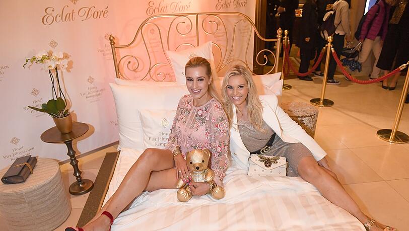 Moderatorin Verena Kerth (l) und das Model Alessandra Geissel Moderatorin Verena Kerth (l) und das Model Alessandra Geissel