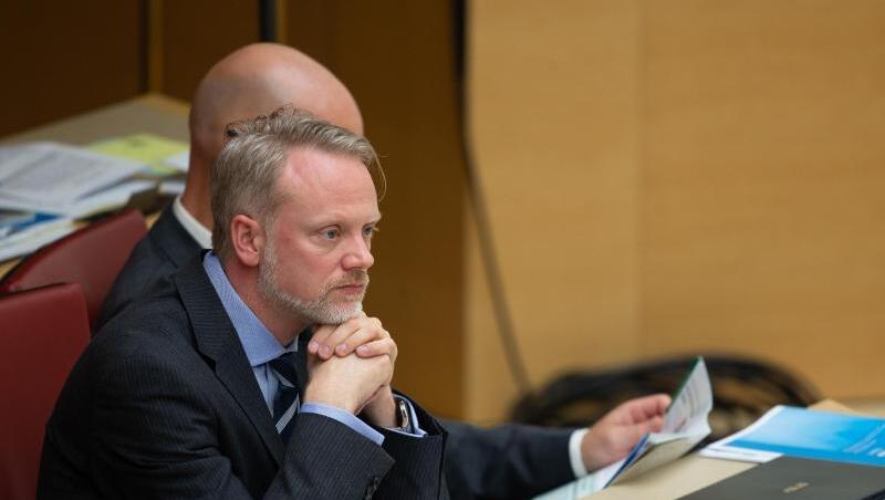 Der Landtagsabgeordnete Ulrich Singer (AfD) sitzt bei einer Plenarsitzung im bayerischen Landtag. Foto: Rachel Boßmeyer/dpa Der Landtagsabgeordnete Ulrich Singer (AfD) sitzt bei einer Plenarsitzung im bayerischen Landtag. Foto: Rachel Boßmeyer/dpa