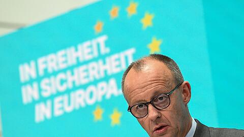 Merz hält Wagenknecht für "in einigen Themen rechtsextrem, in anderen wiederum linksextrem."