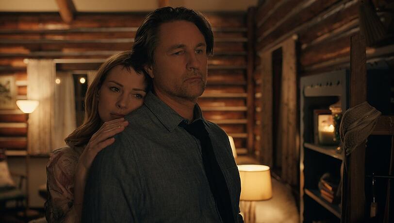 Alexandra Breckenridge und Martin Henderson in Staffel sechs von "Virgin River".