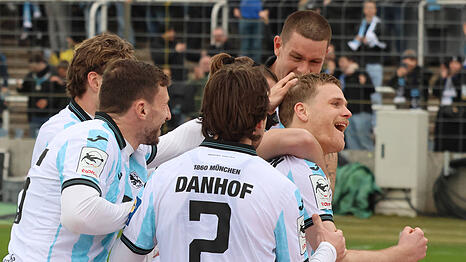 Die L&ouml;wen um Siegtorsch&uuml;tze Thore Jacobsen feierten gegen Hansa Rostock einen 1:0-Sieg.