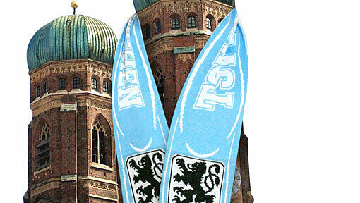 Der Löwen-Schal um die Türme der Frauenkirche: München bangt um die Institution 1860. Der Löwen-Schal um die Türme der Frauenkirche: München bangt um die Institution 1860.