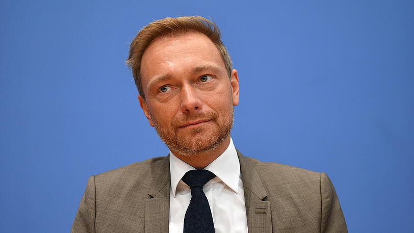 CHRISTIAN LINDNER (FDP/38): Der FDP-Chef trat nach der Wahl selbstbewusst auf. Jetzt wird &ndash; erst einmal &ndash; Fraktionschef der Liberalen im Bundestag. Und dann Vizekanzler? Ein nicht unwahrscheinliches Szenario. Ministerien kämen für ihn mehrere in Frage, Wirtschaft oder Finanzen zum Beispiel.