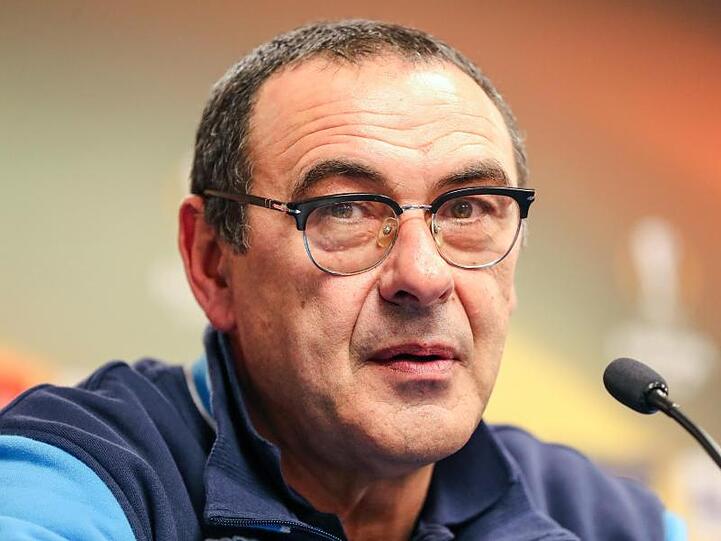 Maurizio Sarri spricht bei einer Pressekonferenz in der Red Bull Arena. Foto: Jan Woitas/Archiv