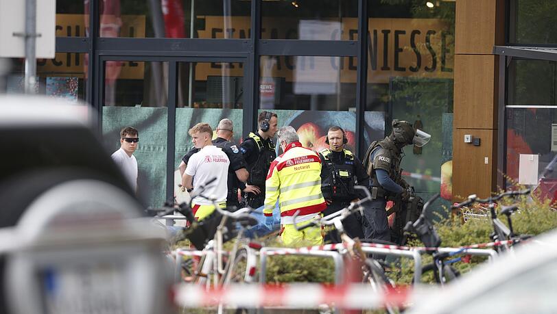 Gl&uuml;cklicherweise sei niemand gr&ouml;&szlig;er zu Schaden gekommen, erkl&auml;rte ein Polizeisprecher.