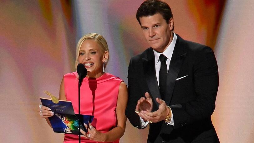 Sarah Michelle Gellar und David Boreanaz bei der Emmy-Verleihung 2026. Sarah Michelle Gellar und David Boreanaz bei der Emmy-Verleihung 2026.
