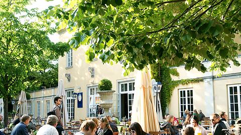 Sonne satt: Das Park Café ist eine grüne und absolut ruhige Oase mitten in der City im Alten Botanischen Garten.