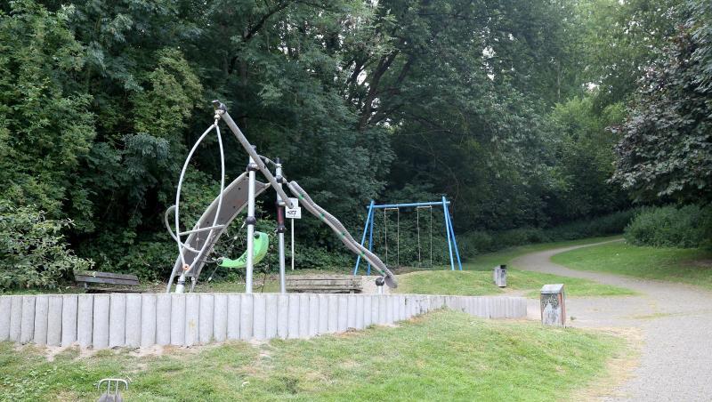 Drei 14-Jährige und die beiden Zwölfjährigen stehen im Verdacht, am Freitagabend in Mülheim an der Ruhr eine junge Frau in einem Waldstück vergewaltigt zu haben. Drei 14-Jährige und die beiden Zwölfjährigen stehen im Verdacht, am Freitagabend in Mülheim an der Ruhr eine junge Frau in einem Waldstück vergewaltigt zu haben.