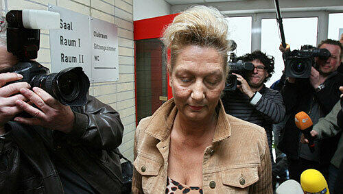 Sie hat gerade 50 Wortmeldungen gegen ihre Person hinter sich: Dagmar Metzger (49) am Ende des Krisentreffens der Hessen-SPD. Sie hat gerade 50 Wortmeldungen gegen ihre Person hinter sich: Dagmar Metzger (49) am Ende des Krisentreffens der Hessen-SPD.