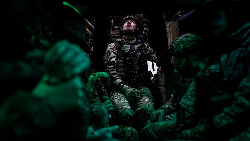 Soldaten der ukrainischen Nationalgarde der "Bureviy-Brigade" nehmen an einer Militärübung in Kiew teil.