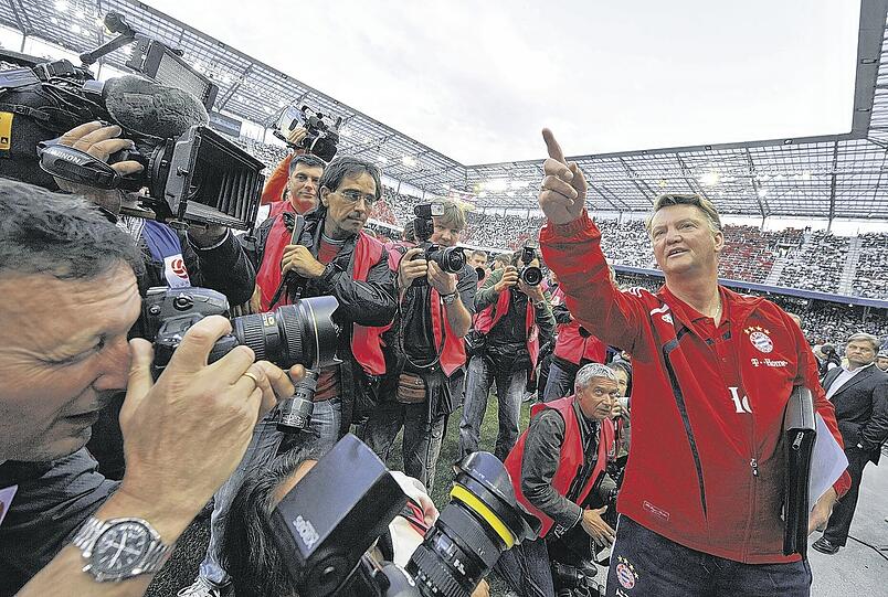 &bdquo;Ich denke, man kann noch alles verbessern. Dieses Spiel war der erste Schritt&ldquo;: Louis van Gaal, der neue Bayern-Trainer, beim torlosen Test in Salzburg. Foto: dpa