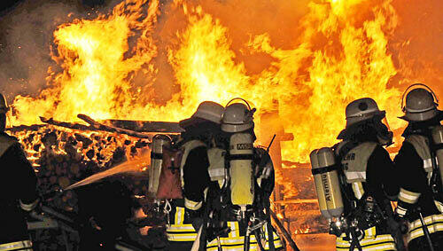 Flammeninferno: Die Halle brannte völlig nieder Flammeninferno: Die Halle brannte völlig nieder