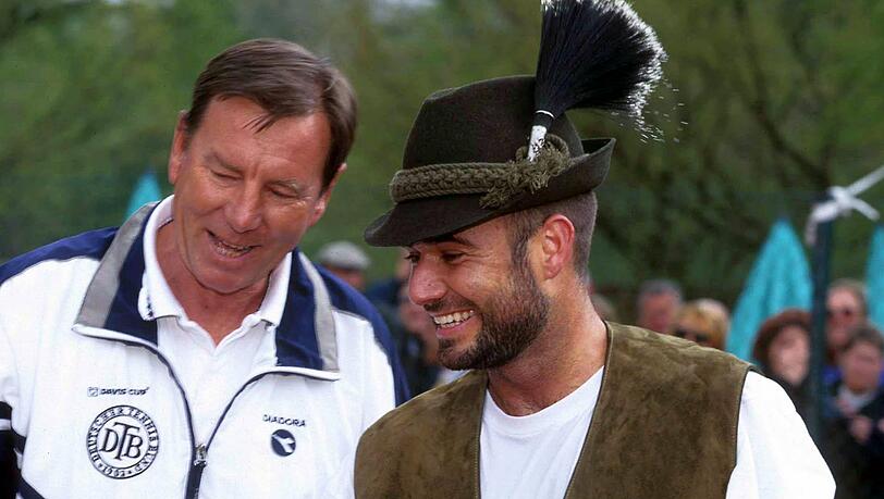 1998: Für Pilic trägt Welt-Star André Agassi sogar Tracht - und hat auch noch Spaß dabei. 1998: Für Pilic trägt Welt-Star André Agassi sogar Tracht - und hat auch noch Spaß dabei.