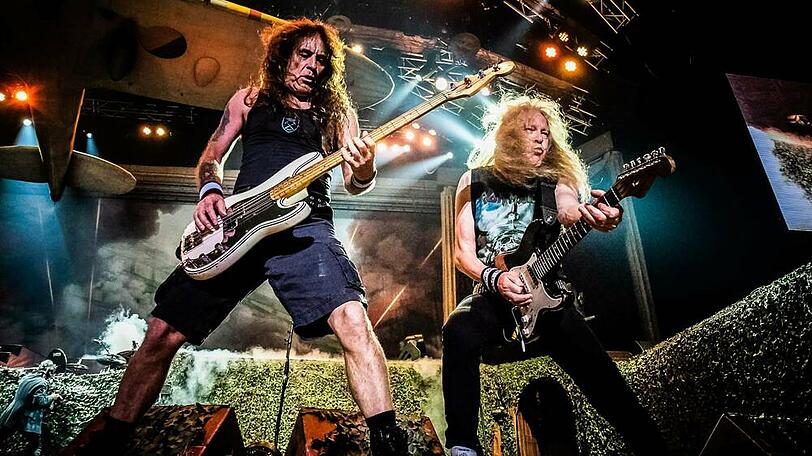 Besonders Steve Harris (l.) von Iron Maiden gilt als großer West-Ham-Fan