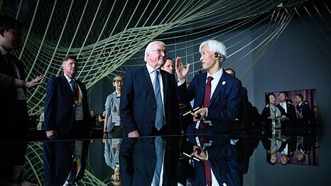 Bundespräsident Steinmeier besucht die Expo 2025 und eröffnet den Deutschen Nationentag.