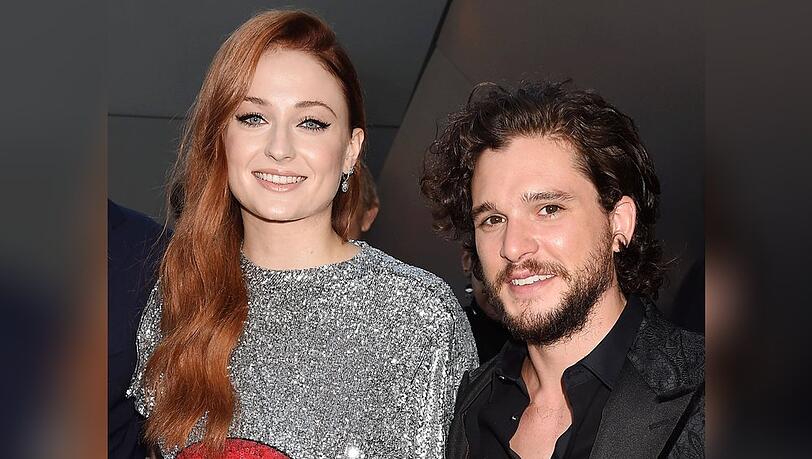 Sophie Turner und Kit Harington müssen sich jetzt mit ganz neuen Augen sehen.