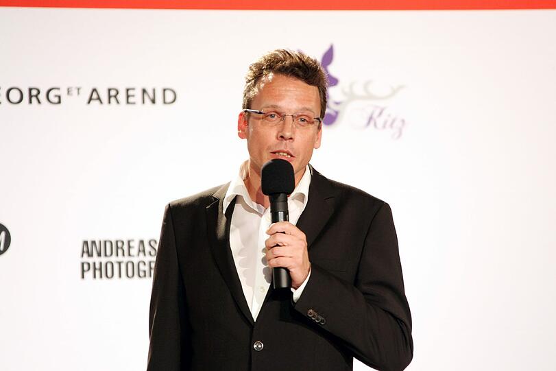AZ-Vize-Chefredakteur Georg Thanscheidt begrüßt die Gäste, Finalistinnen und Juroren: &bdquo;Den Wettbewerb gibt es schon seit den 1950er Jahren. Schon lange vor Heidi Klum.&ldquo;