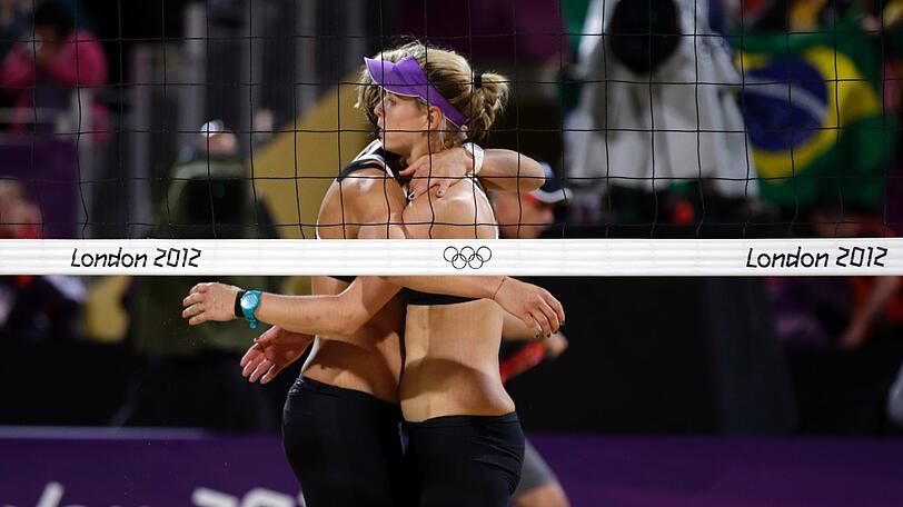 Der Traum von einer Medaille ist für die deutschen Beachvolleyballerinnen leider vorbei. Sara Goller und Laura Ludwig verlieren gegen Brasilien. 

In einem packenden Spiel gegen Brasilien unterlagen sie 0:2 . Hier sind die Fotos zum letzten Auftritt unsere Volleyballerinnen Sara Goller und Laura Ludwig