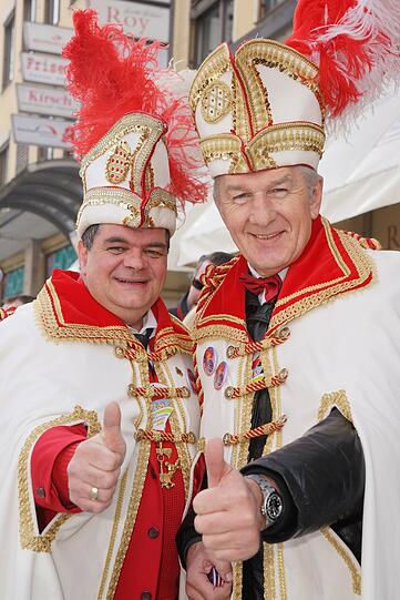 Daumen hoch für das narrische Treiben in München.