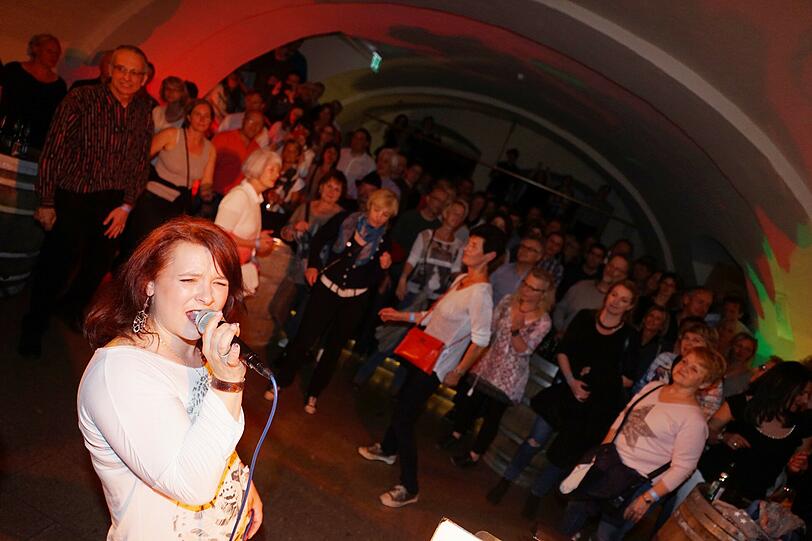Die 17. Lange Nacht der Musik: Musik und Tanz in 100 verschiedenen Lokalitäten.