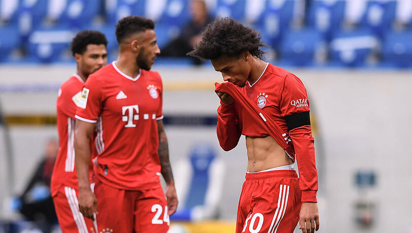 Enttäuschung pur: Bayern-Neuzugang Leroy Sané (r.) und seine Teamkollegen Serge Gnabry sowie Corentin Tolisso.