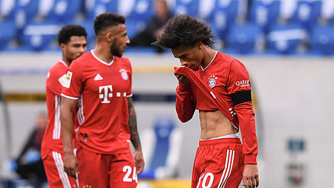 Enttäuschung pur: Bayern-Neuzugang Leroy Sané (r.) und seine Teamkollegen Serge Gnabry sowie Corentin Tolisso.