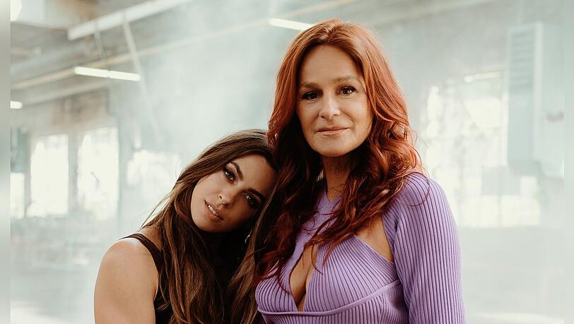 Vanessa Mai (l.) und Andrea Berg haben kürzlich ihre gemeinsame Single "Unendlich" veröffentlicht.