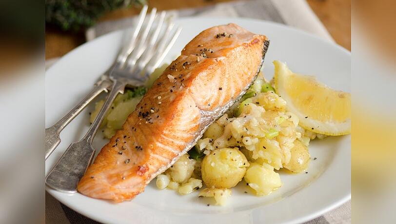 Dieses Lachsgericht passt perfekt zu Karfreitag.