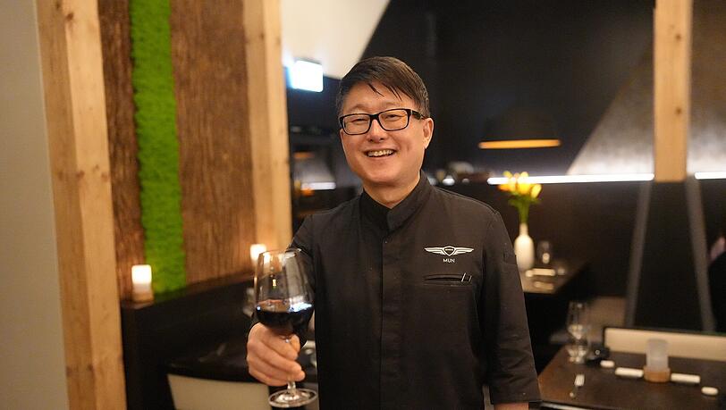 L&auml;dt zur AZ Ess-Klasse der AZ ins MUN: Gastgeber Mun Kim in seinem Restaurant in Haidhausen.