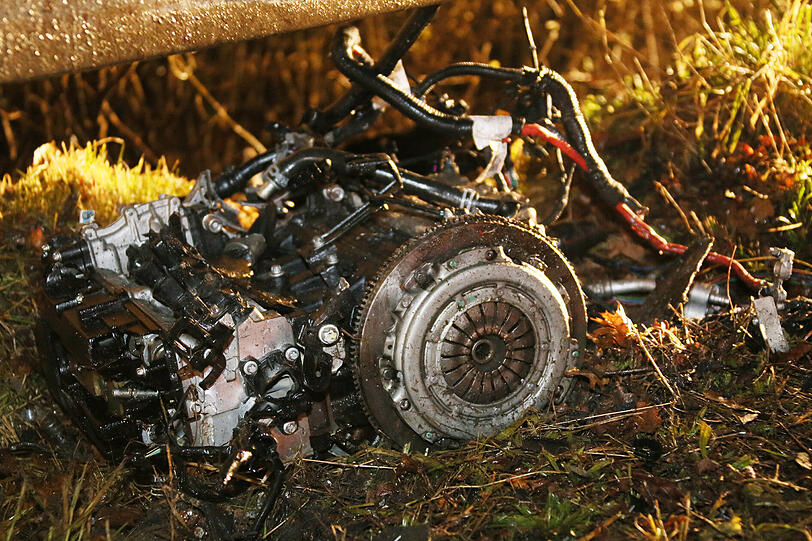 Horror-Crash auf der B-15: Die Bilder vom Unfallort.
