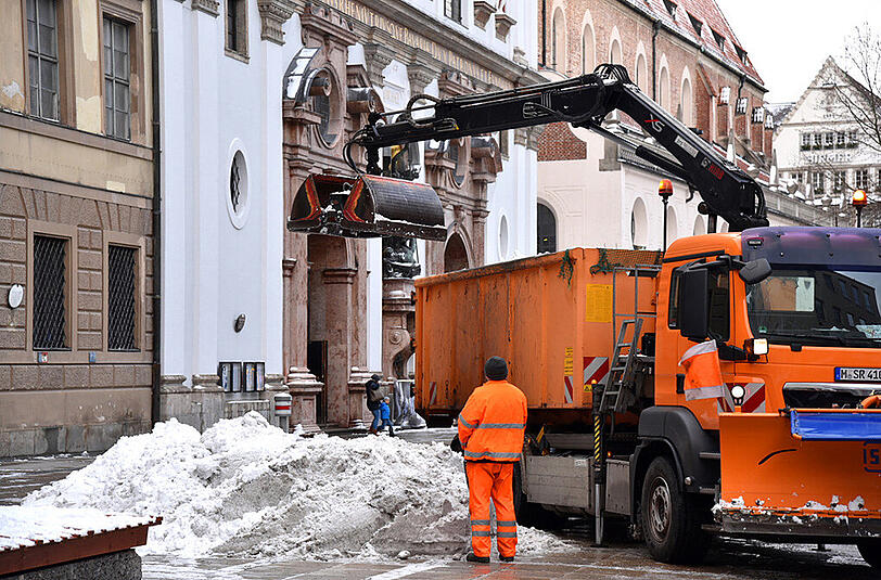 Abtransport: In der Fußgängerzone stört der Schnee bloß.