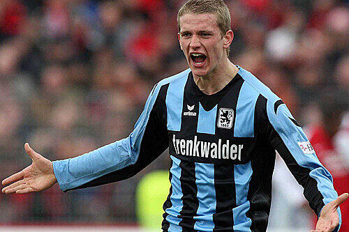 Lars Bender hat bei Bayer Leverkusen unterschrieben. Der U20-Nationalspieler wechselte im Sommer 2010 zum Werksklub. Sein Bruder Sven hat die Löwen ebenfalls verlassen - in Richtung Dortmund.