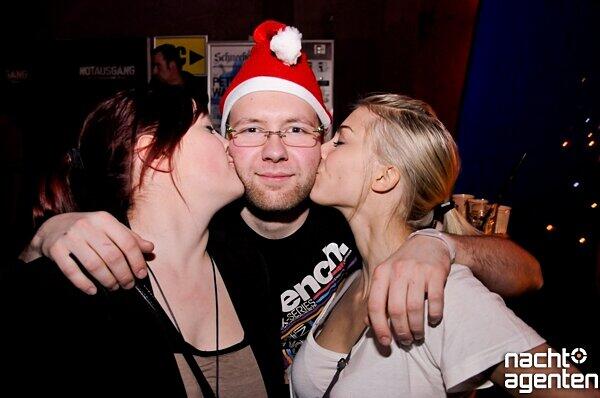 Laute Beats und gut gemixte Drinks &ndash; in der Nachtgalerie wurde an Weihnachten kräftig aufgedreht. Mehr Bilder gibt es unter: www.nachtagenten.de.