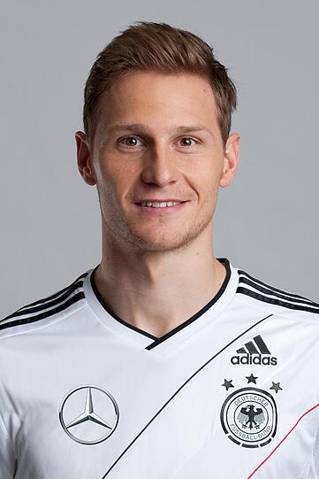 Ein Schalker-Junge für Jogis Abwehr: Benedikt Höwedes. Der 24-jährige Innenverteidiger spielte bisher sieben Mal für die DFB-Elf.